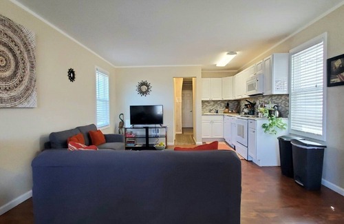 Downtown Niagara Falls Apartment | Grand View, walk to the Falls, Casino and Attractions