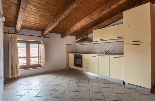 Scano di Montiferro House | Grande Casa Nel Villaggio