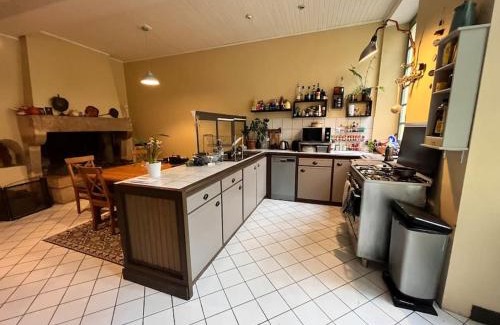 La Reole Apartment | Grande chambre chez l'artiste-peintre