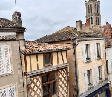 La Reole Apartment | Grande chambre chez l'artiste-peintre