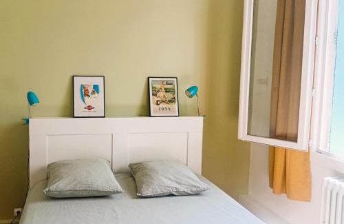 Gambetta Apartment | Grande chambre cosy avec kitchenette, salle de bain et WC privatif