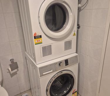 Manly Apartment | Grande Esplanade Studio - New bathroom