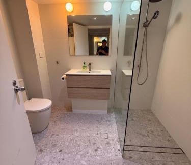 Manly Apartment | Grande Esplanade Studio - New bathroom