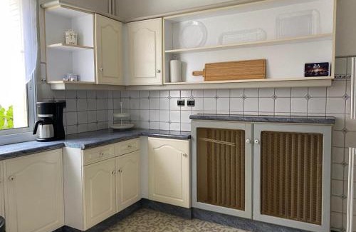 La Chartre-sur-le-Loir House | Grande Maison en Bord de l'Eau avec Jardin - 6 Chambres, Proche Commerces - FR-1-410-442