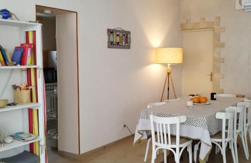 Domino House | Grande maison familiale, 9 pers., à 1800m de la plage, avec terrasses, clim, et équipements complets - FR-1-778-19