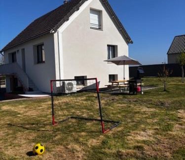 Gouville-sur-Mer House | Grande maison, 10 voyageurs, jardin et terrain de pétanque