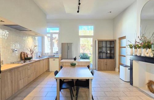 Abscon House | Grande Maison Bourgeoise avec Cour Privative, 5 Chambres, WiFi, Proche Commerces et Nature - FR-1-510-186