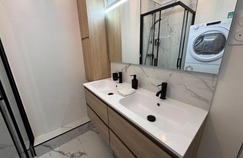 Neuilly-Plaisance House | Grande maison centre ville - 5CH - 14 Pers