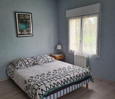 Flamanville House | Grande maison conviviale à Flamanville avec jardin clos