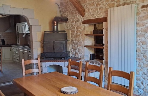 Saint-Gervais House | Grande Maison de Village Avec Terrasse et Cours Privées, Vallée de la Cèze