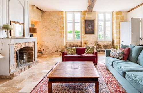 Quinsac House | Grande Maison Familiale en Bord de Rivière