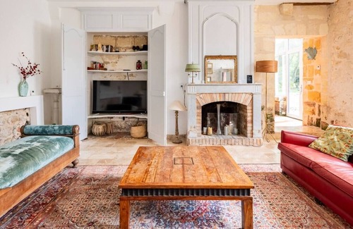 Quinsac House | Grande Maison Familiale en Bord de Rivière