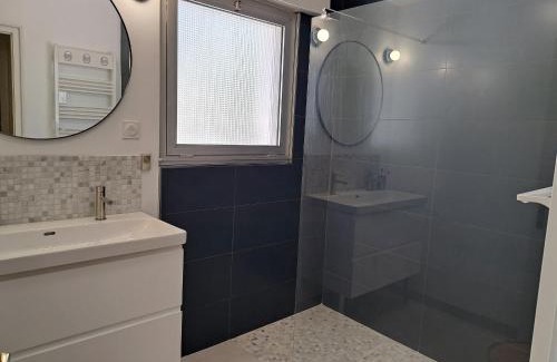 Saint-Jean-de-Monts House | Grande Maison Familiale Proche Plage, Piscines et Commerces – Idéal pour 8 Personnes - FR-1-323-546