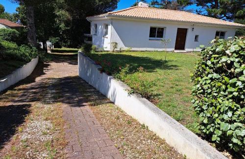 Saint-Jean-de-Monts House | Grande Maison Familiale Proche Plage, Piscines et Commerces – Idéal pour 8 Personnes - FR-1-323-546