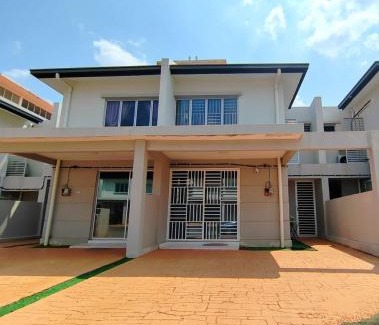 Alor Gajah House | GRANDE MAISON HOMES 2 A'Famosa Golf view Near WATERPARK l UITM l HONDA l Netflix l Self Check in