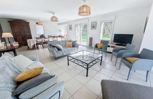 Carolles House | Grande maison près plage Carolles, 5 chambres, jardin, parking, wifi gratuit – 10 pers. - FR-1-361-537