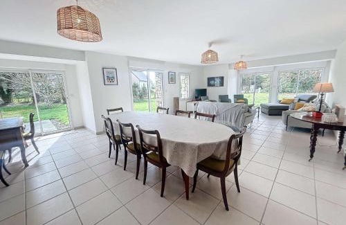 Carolles House | Grande maison près plage Carolles, 5 chambres, jardin, parking, wifi gratuit – 10 pers. - FR-1-361-537