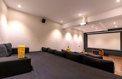 Panchgani Villa | Grande Montana by StayVista - Luxurious Hillside Villa featuring Pool, Theater, and Games Room
