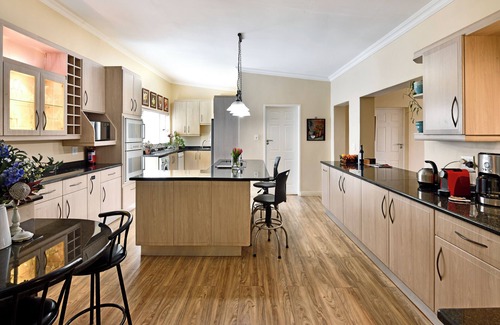 Franschhoek Villa | Grande Plaisir! Luxury Holiday Home for family or friends traveling together.