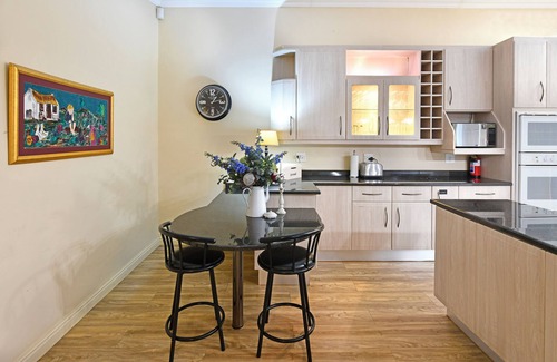 Franschhoek Villa | Grande Plaisir! Luxury Holiday Home for family or friends traveling together.