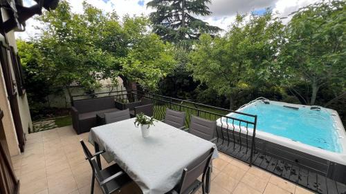L'Hay-les-Roses Villa | Grande Villa avec Spa 10m2