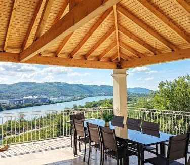 Andance Villa | Grande villa avec Piscine chauffée et privée