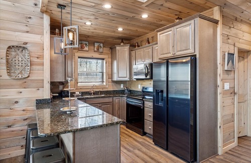 Chalet Village North Cabin | Grande Vue Lodge - Chalet Village- Hot Tub- New Construction- Long range Views🏔