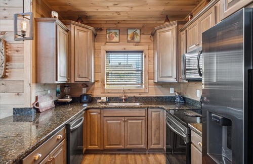 Chalet Village North Cabin | Grande Vue Lodge - Chalet Village- Hot Tub- New Construction- Long range Views🏔