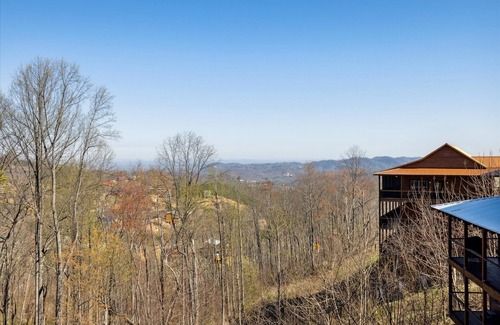 Chalet Village North Cabin | Grande Vue Lodge - Chalet Village- Hot Tub- New Construction- Long range Views🏔