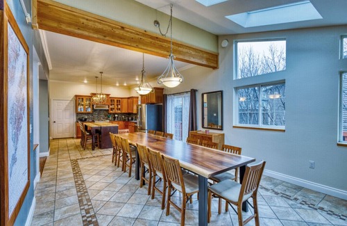Kodiak House | Grandeur Gathering Luxurious retreat with hot tub