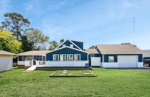 Chincoteague House | Grandma's House - Close to town, game area & pet friendly!