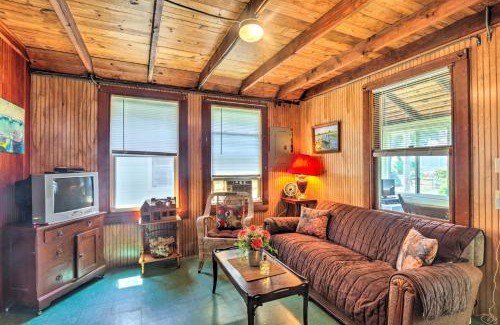 Saybrook Manor House | Grandmas Cottage with Sunroom Walk to Beach