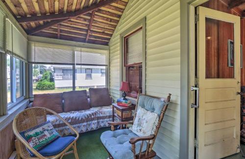 Saybrook Manor House | Grandmas Cottage with Sunroom Walk to Beach