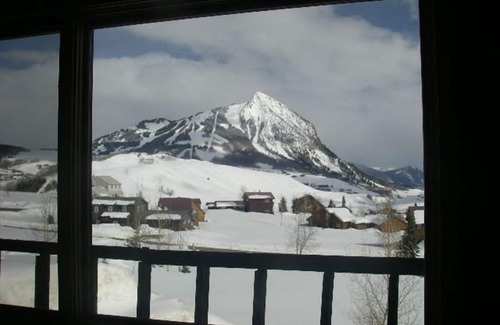 Crested Butte Cabin | Grandpa's Cabin welcomes the whole crew, sleeps 12!