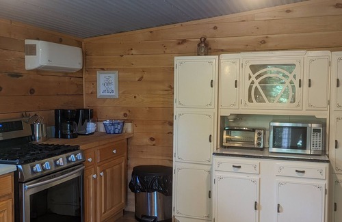 Franklin Cabin | Grandpa's Man Cave located next to Granny's Mountain Retreat