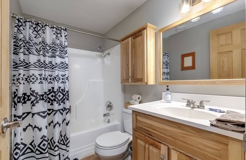 Randle House | `Grandpa`s Orange House` Wifi, Pet Friendly