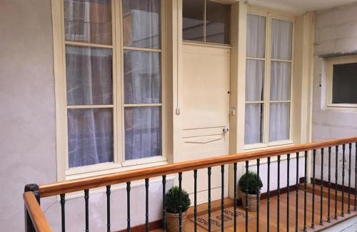 Arbois Apartment | Grands Gîtes de charme avec jardin, lieu calme et paisible en plein coeur d'Arbois, linge inclu, lits faits à l'arrivée et ménage en fin de séjour