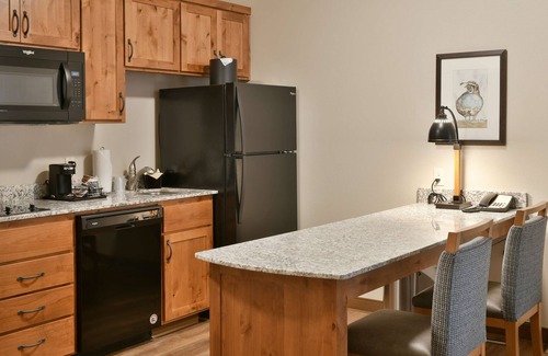 Sisters Hotel | GrandStay Hotel & Suites