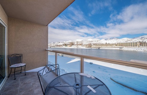 Chelan Condo | Grandview 711 Waterfront King with River View