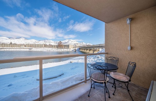 Chelan Condo | Grandview 711 Waterfront King with River View