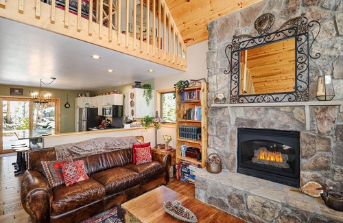 Grand Lake House | Grandview Chalet - Modern & Luxurious Mountain Retreat with Panoramic Views
