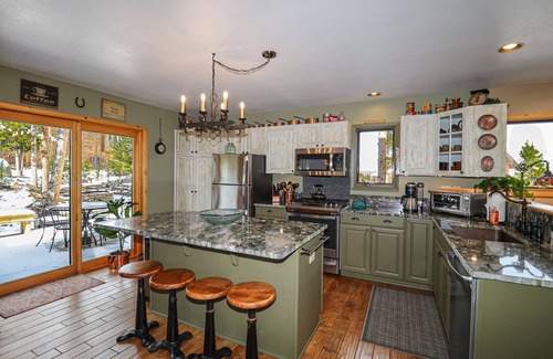 Grand Lake House | Grandview Chalet - Modern & Luxurious Mountain Retreat with Panoramic Views