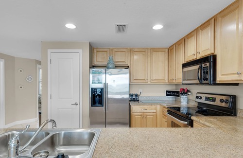 Long Beach Condo | Grandview East 3 Bedroom 2 Bath 3rd floor, Newly listed will book fast!