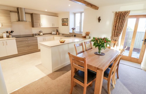 Coldridge Cottage | GRANGE COTTAGE, family friendly, with a garden in Coldridge
