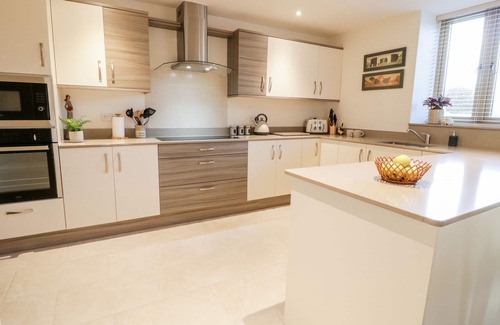 Coldridge Cottage | GRANGE COTTAGE, family friendly, with a garden in Coldridge