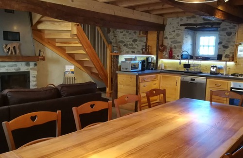 Saint-Pastous Ski Chalet | Grange de Montagne Entièrement Rénovée