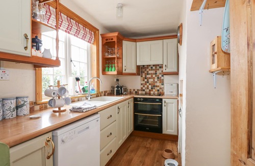 Tilney Fen End Cottage | GRANGE FARM COTTAGE, pet friendly, with open fire in Sutton Bridge