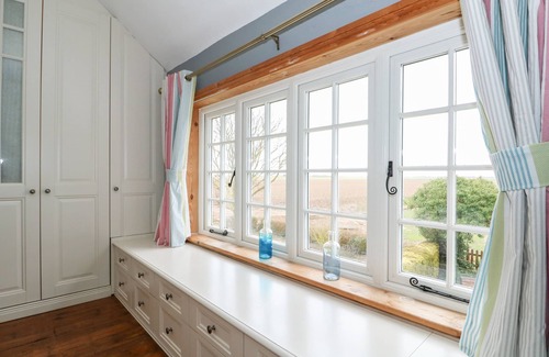 Tilney Fen End Cottage | GRANGE FARM COTTAGE, pet friendly, with open fire in Sutton Bridge