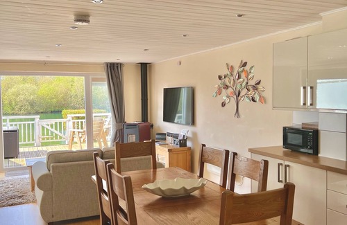 South Cerney Ski Chalet | Grange Lodge · Cotswolds Lakeside - Spring Lake