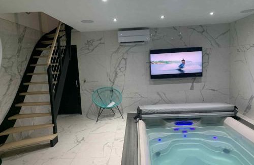 Chavelot Bed & Breakfast | Grange&Lodge